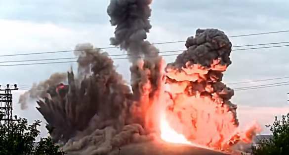 Чудовищные взрывы бомб ВКС РФ разрывают террористов ИГИЛ в Сирии (ВИДЕО) | Русская весна