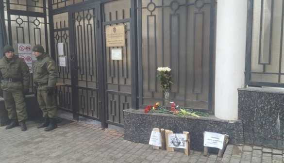 У консульства России в Одессе устроили кощунственную «акцию» (ФОТО, ВИДЕО) | Русская весна