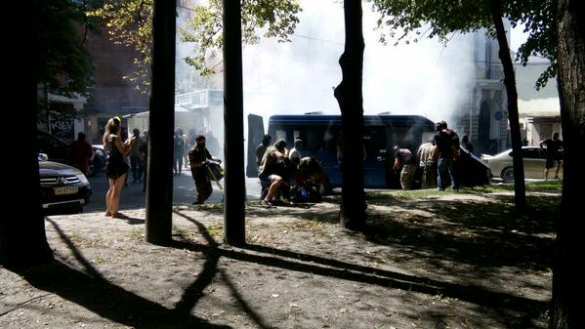 Сегодня в Харькове: офис «Оппоблока» обстреливают и забрасывают камнями, Добкину сожгли машину (ВИДЕО+ФОТО, обновляется) | Русская весна