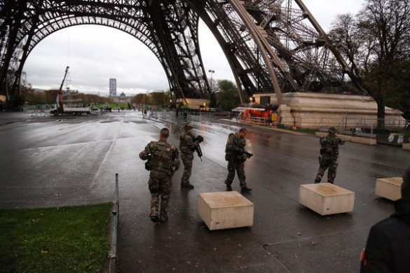 ВАЖНО: Полиция Парижа не подтвердила террористическую угрозу в районе Эйфелевой башни (ФОТО) | Русская весна