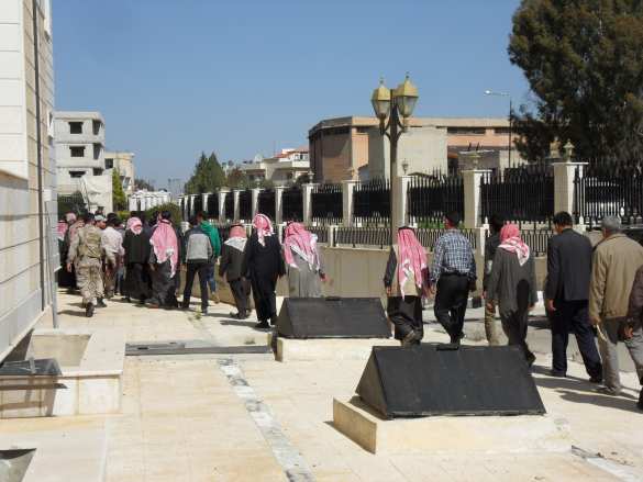 Сирийское примирение: экс-боевики подписывают соглашения о мире, а 1200 жителей покидают оккупированный бандитами город, — репортаж для «Русской Весны» (ФОТО) | Русская весна