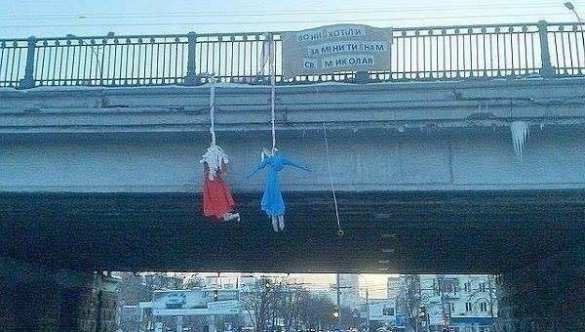 В Ивано-Франковске люстрировали Деда Мороза и Снегурочку за выявленную принадлежность к компартии (ФОТО) | Русская весна