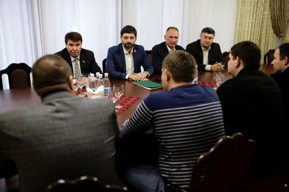 Главы ДНР и ЛНР прибыли в Крым (ФОТО) | Русская весна