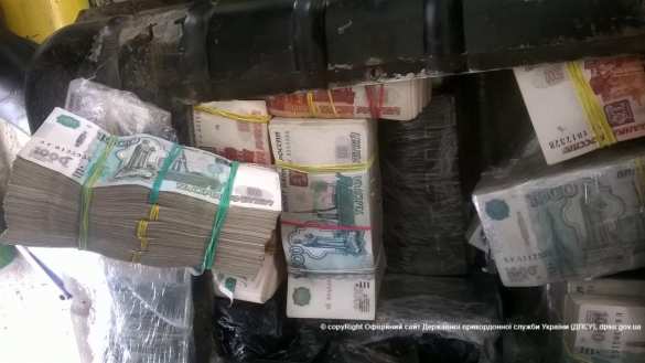 Украинец пытался провезти в Россию 500 млн рублей в бензобаке автомобиля (+ФОТО) | Русская весна