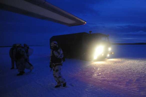 Россия восстанавливает аэродромы и усиливает авиационную группировку в Арктике (ФОТО) | Русская весна