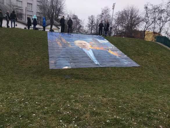 Неонацисты окружили Десятинный монастырь в Киеве (ФОТО, ВИДЕО) | Русская весна