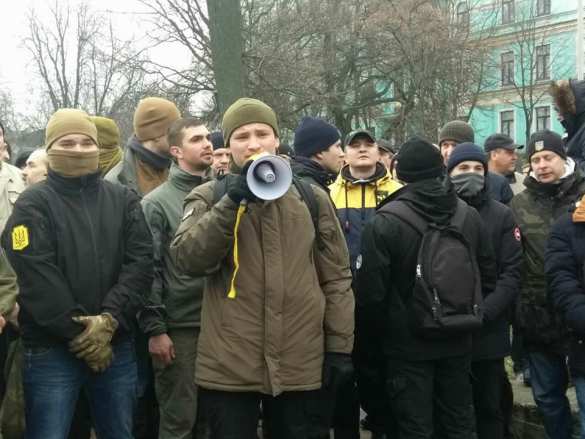 Неонацисты окружили Десятинный монастырь в Киеве (ФОТО, ВИДЕО) | Русская весна