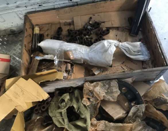 Поляк пытался вывезти из Украины запчасти для бронетехники (ФОТО, ВИДЕО) | Русская весна