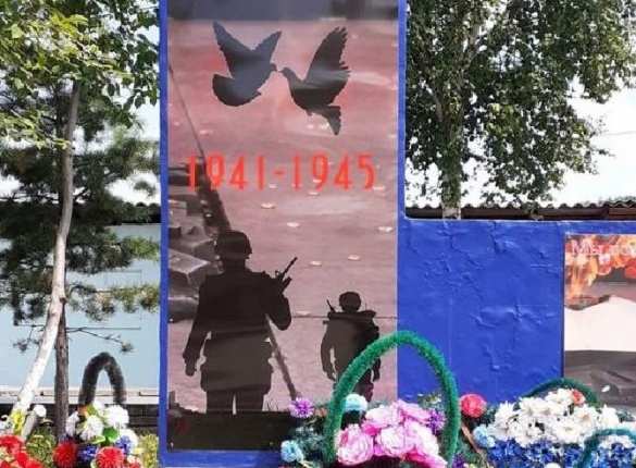 Солдат НАТО вместо погибших в ВОВ изобразили на памятнике в Приамурье (ФОТО) | Русская весна