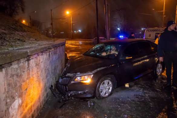 Это Украина: Голый водитель удирал от полиции, попал в ДТП и пытался застрелиться (ФОТО, ВИДЕО) | Русская весна