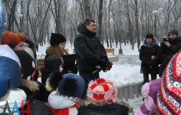 На Аллее ангелов в Донецке почтили память детей, ставших жертвами агрессии Киева (ФОТО) | Русская весна