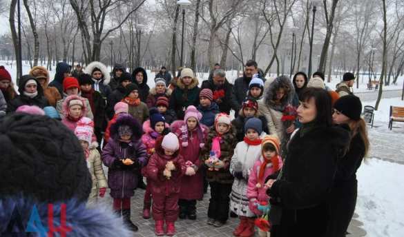 На Аллее ангелов в Донецке почтили память детей, ставших жертвами агрессии Киева (ФОТО) | Русская весна