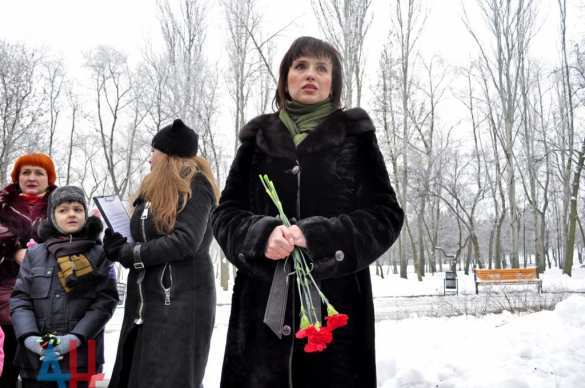 На Аллее ангелов в Донецке почтили память детей, ставших жертвами агрессии Киева (ФОТО) | Русская весна