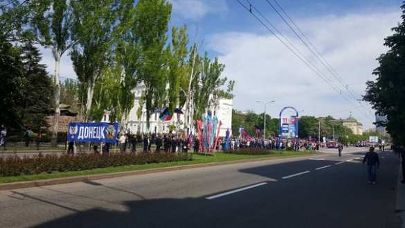 Массовое праздничное шествие началось в Донецке в честь второй годовщины Республики (ФОТО, ВИДЕО) | Русская весна