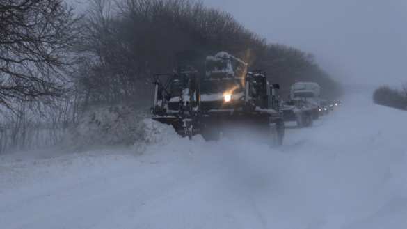 Снежный ад: Донбасс заметает, дороги перекрыты, бронетехника брошена на борьбу со снегом (ФОТО, ВИДЕО) | Русская весна