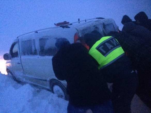 Снежный ад: Донбасс заметает, дороги перекрыты, бронетехника брошена на борьбу со снегом (ФОТО, ВИДЕО) | Русская весна