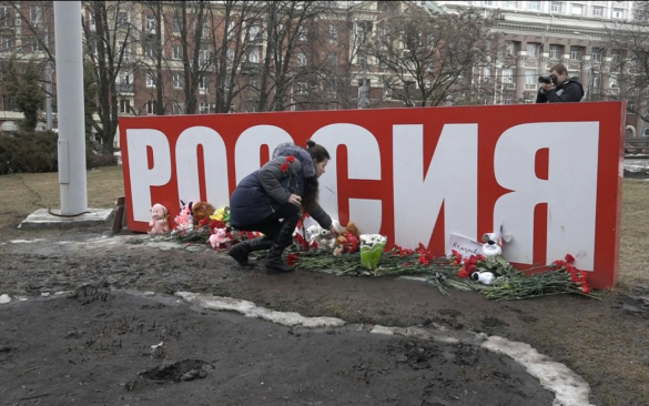 Жители ДНР несут цветы к стеле «Россия» в память о погибших в Кемерово (+ВИДЕО, ФОТО) | Русская весна