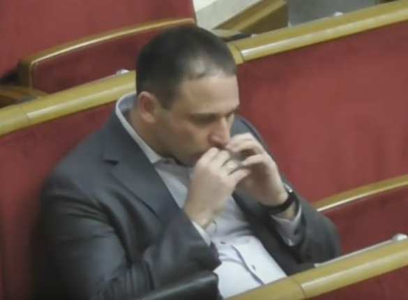 Нардеп Добкин купил тур за 135 тыс. евро и прятался за колоннами Рады (ФОТО, ВИДЕО) | Русская весна