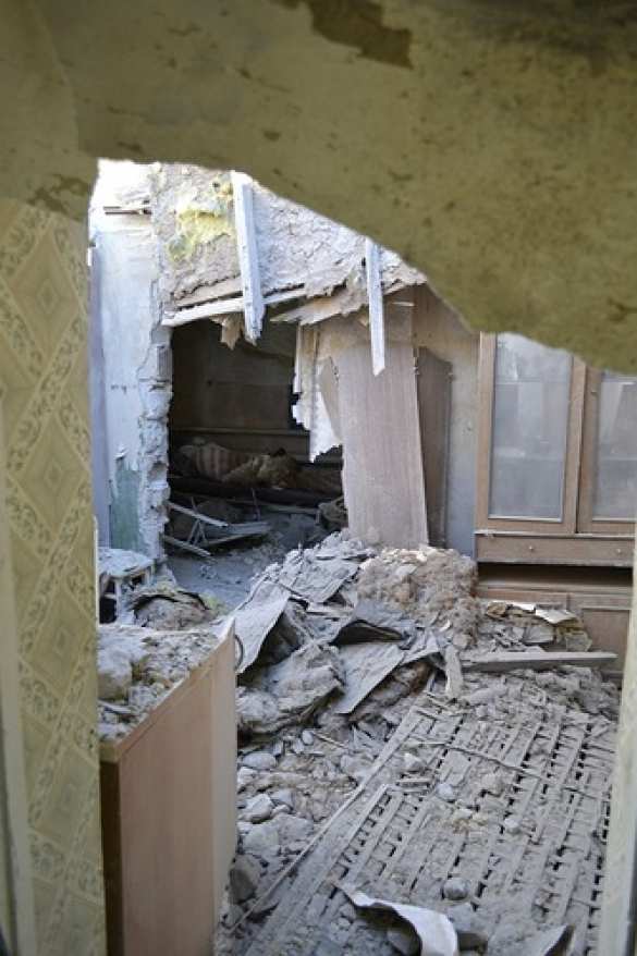 Докучаевск на линии огня: «Один из снарядов взорвался в детском садике» (фото) | Русская весна