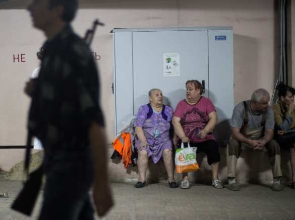 Ночные обстрелы Донецка и Луганска привели к очередным жертвам и разрушениям | Русская весна