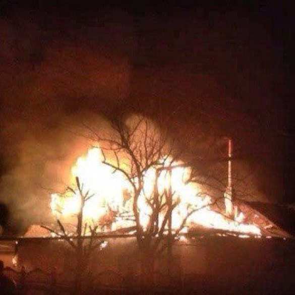 МОЛНИЯ: украинская артиллерия обстреливает Донецк, горят дома | Русская весна