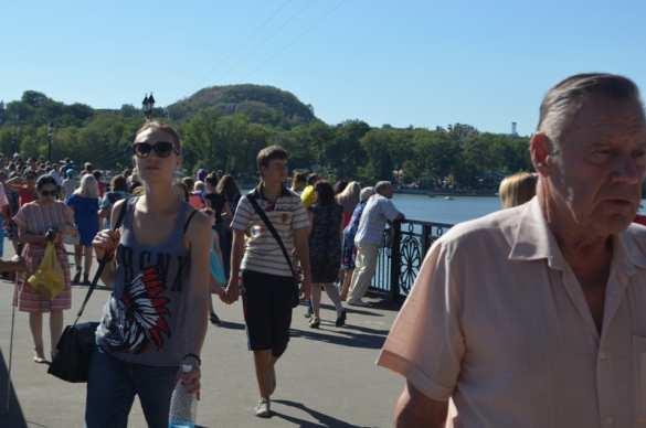 «Люди улыбаются и забывают о том, что ночью опять гремело». О хрупком счастье Донецка (ФОТО) | Русская весна