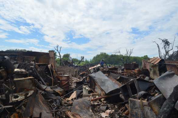 В Донецке в результате обстрела ВСУ сгорел дом и 7 автомобилей (ФОТОРЕПОРТАЖ «Русской Весны») | Русская весна