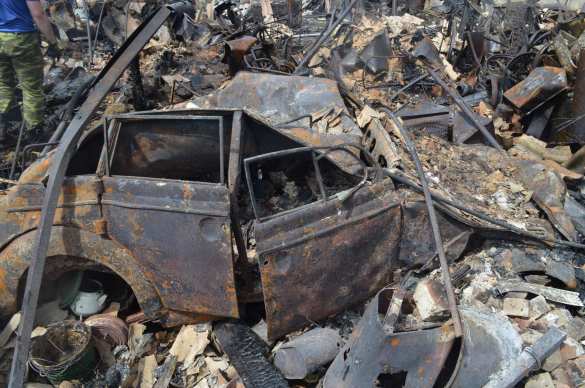 В Донецке в результате обстрела ВСУ сгорел дом и 7 автомобилей (ФОТОРЕПОРТАЖ «Русской Весны») | Русская весна