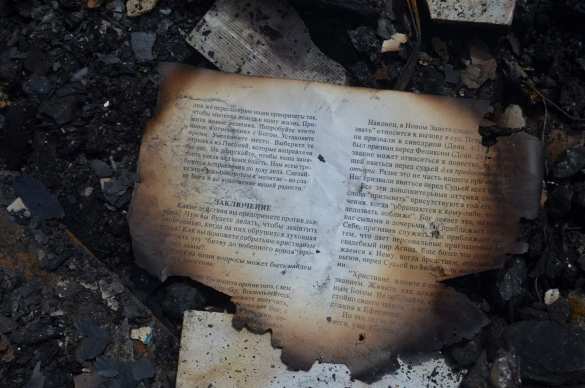 В Донецке в результате обстрела ВСУ сгорел дом и 7 автомобилей (ФОТОРЕПОРТАЖ «Русской Весны») | Русская весна