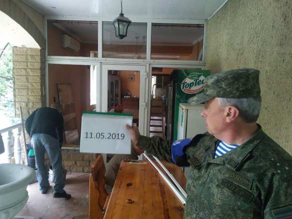 Обстрелом ВСУ в Донецке повреждён дом (+ФОТО) | Русская весна