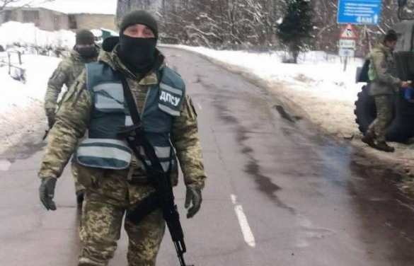 Вооружённые силовики, бронетехника и обыски: кадры масштабной спецоперации в Закарпатье (ФОТО, ВИДЕО) | Русская весна