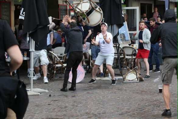 Трое против 30-ти: русские фанаты нокаутируют англичан, оскорбивших Россию в Лилле (ФОТО, ВИДЕО 18+) | Русская весна