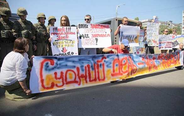 ВАЖНО: защитники педофилов-насильников из «Торнадо» избивают полицию у здания киевского суда (ФОТО, ВИДЕО) | Русская весна