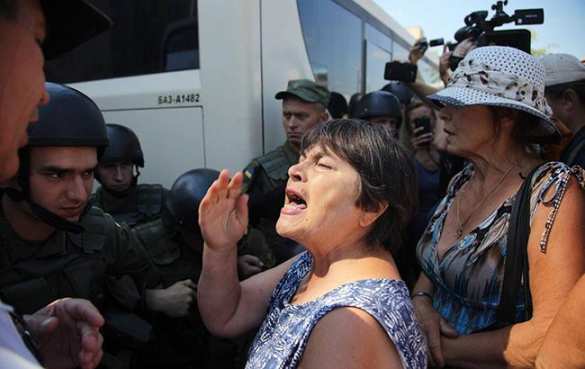 ВАЖНО: защитники педофилов-насильников из «Торнадо» избивают полицию у здания киевского суда (ФОТО, ВИДЕО) | Русская весна