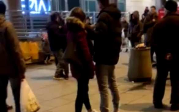 Битое стекло и вопли: массовая драка украинцев и поляков в Варшаве (ФОТО) | Русская весна