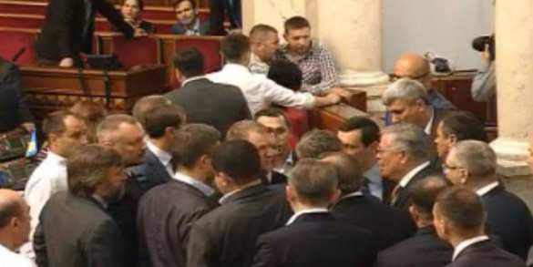 Скандалист Парасюк устроил драку в Верховной раде (ФОТО, ВИДЕО) | Русская весна