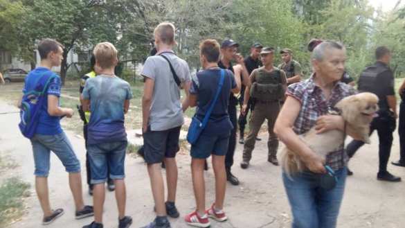 Это Украина: Драку в запорожской школе разнимали нацгвардейцы и патрульные (ФОТО) | Русская весна