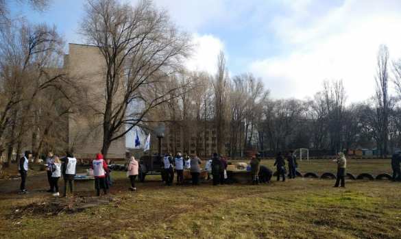 В Луганске провели акцию «Делай добро дружно» ко Дню святого Николая (ФОТО) | Русская весна