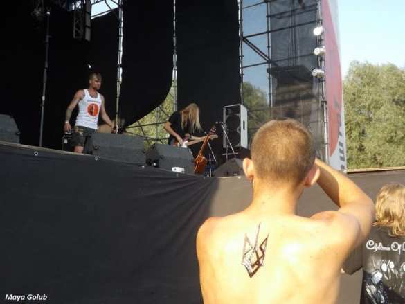 Пока украинская армия гибнет на Донбассе, свидомая молодежь отрывается на фестивале украинского духа Бандерштат под Луцком (фото, видео) | Русская весна