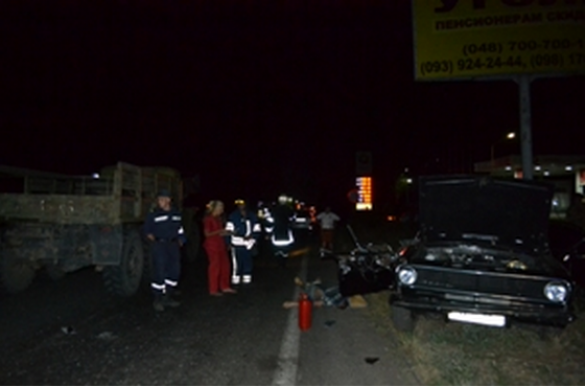 На николаевской трассе военный «Урал» смял «Волгу», двое погибших (ФОТО) | Русская весна