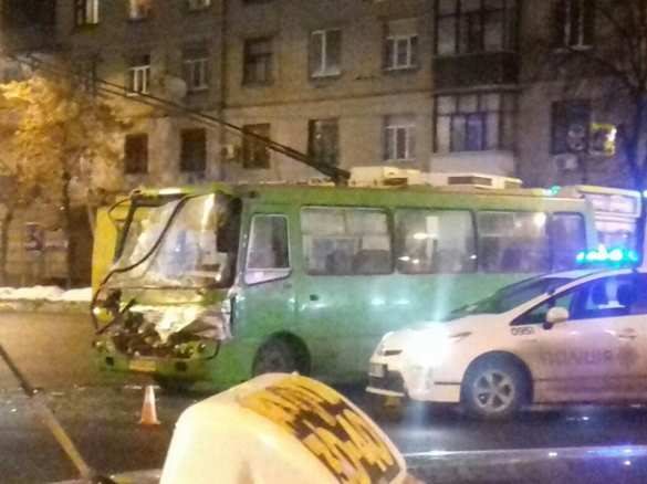 Ночь аварий: БТР, грузовик и поезда столкнулись на Украине (ФОТО, ВИДЕО) | Русская весна