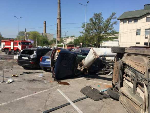 Страшное ДТП в Днепропетровске: гружённая металлом фура снесла 13 машин, есть жертвы (ФОТО, ВИДЕО) | Русская весна