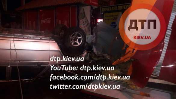 На Московской площади в Киеве уличный ларек победил «героев АТО», отправив их в больницу (ФОТО) | Русская весна