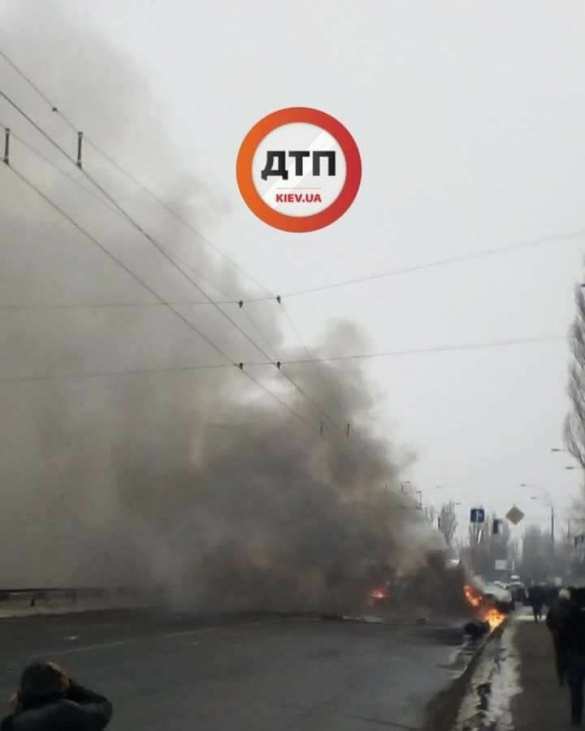 «На Украине стало безопаснее»: в Киеве горят сбитые фурой с ломом автомобили, есть жертвы (+ФОТО, ВИДЕО) | Русская весна