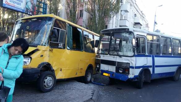 Масштабное ДТП под Донецком: столкнулись автобусы и «Скорая» (ФОТО, ВИДЕО) | Русская весна
