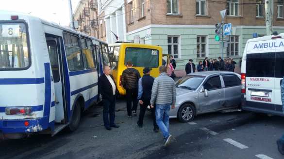 Масштабное ДТП под Донецком: столкнулись автобусы и «Скорая» (ФОТО, ВИДЕО) | Русская весна
