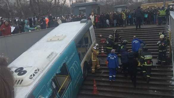 МОЛНИЯ: В Москве автобус въехал в толпу, есть погибшие (ФОТО, ВИДЕО) | Русская весна