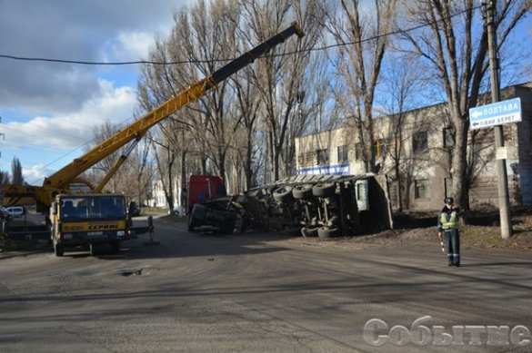 На ГАИ в Днепродзержинске вылилось 20 тонн фекалий (ФОТО) | Русская весна