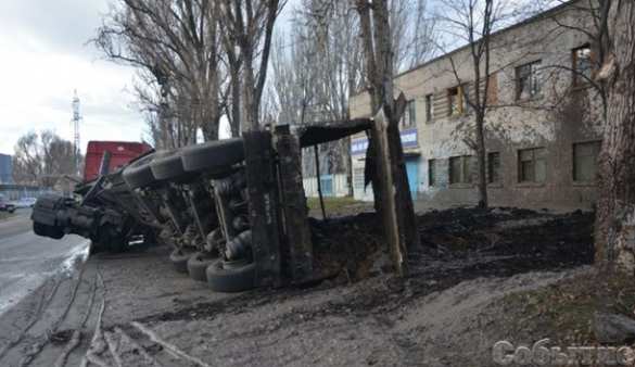 На ГАИ в Днепродзержинске вылилось 20 тонн фекалий (ФОТО) | Русская весна