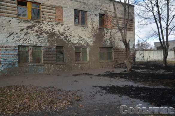 На ГАИ в Днепродзержинске вылилось 20 тонн фекалий (ФОТО) | Русская весна